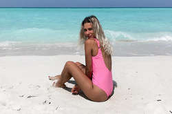 Яскраві фото привабливої 18-річної подруги гімнаста Олега Верняєва