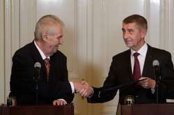 Прем’єр Чехії підтримав Земана у рамках президентських перегонів