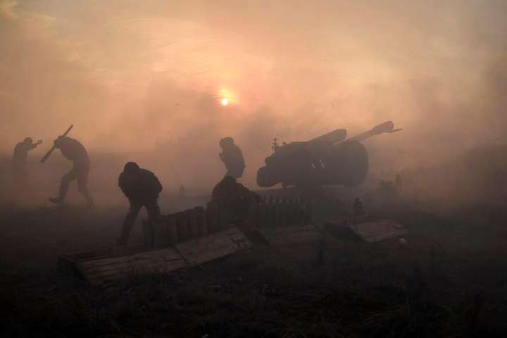 Тиші не Донбасі немає: окупанти б’ють із важкого озброєння