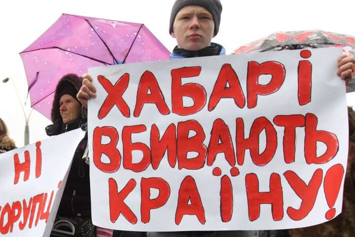 Соцопитування: українців вважають боротьбу з корупцією провальною