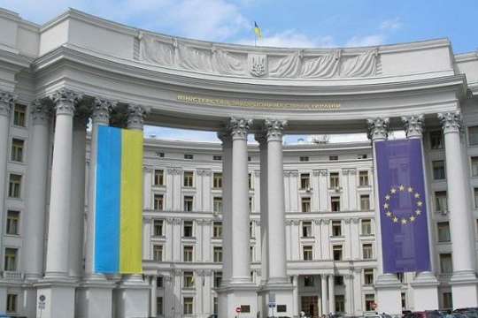 Україна відкрила 10 візових центрів за кордоном