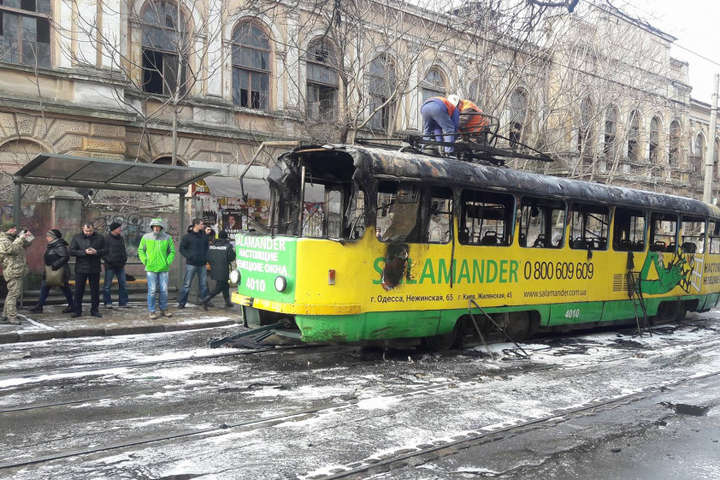 В Одесі пасажири трамваю вистрибували з вікон через пожежу 