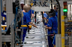 На польському підприємстві пояснили синьо-жовту форму українців