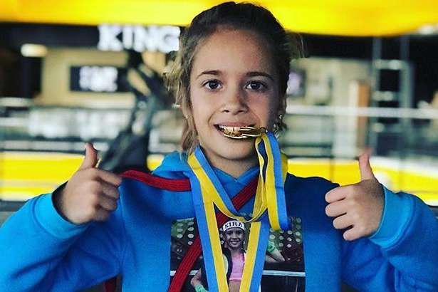 Дев'ятирічна українська боксерка приголомшила соцмережі роликом з тренування (відео)