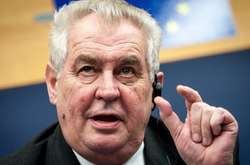 Земан переміг у першому турі виборів президента Чехії