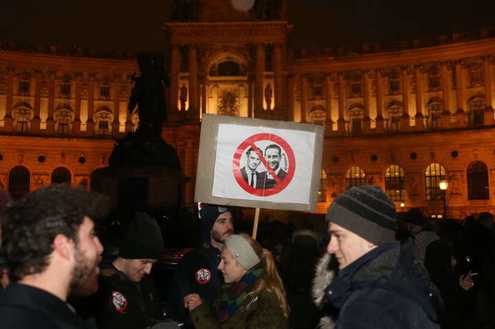 У Відні тисячі людей вийшли на протест проти уряду консерваторів та правопопулістів