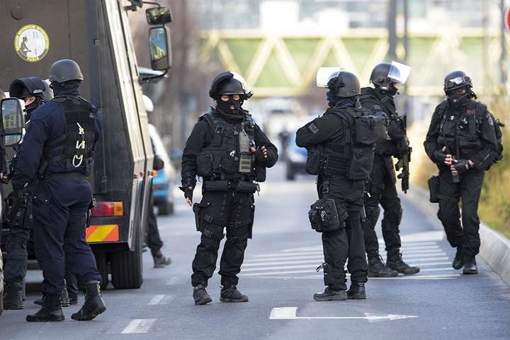У Франції група хуліганів розгромила потяг: заарештовано 29 осіб