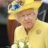 Елизавета II пожаловалась на неудобную корону: «Она может сломать шею»