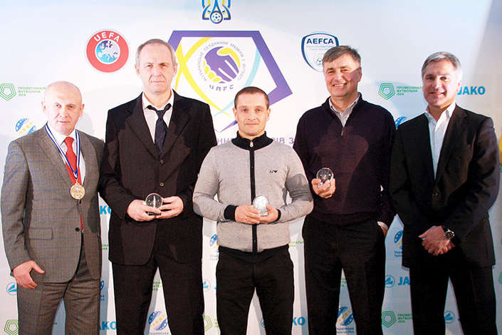 Роман Санжар отримав нагороду найкращого тренера Прем'єр-ліги 2017 року (фото)