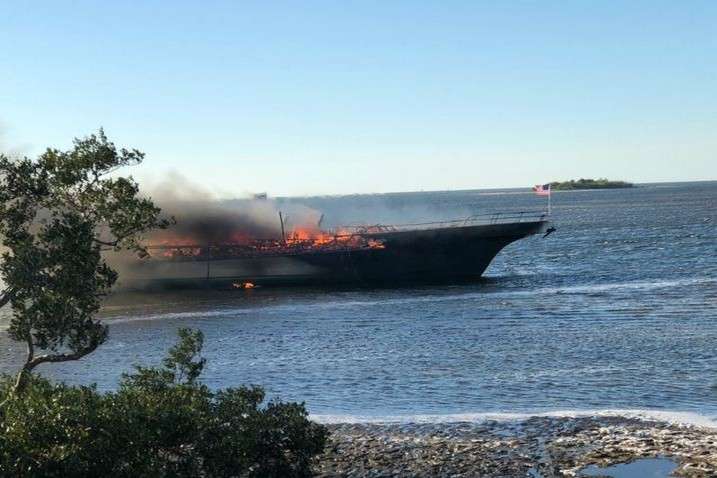 У Флориді згоріло судно-казино, на якому перебували 50 людей