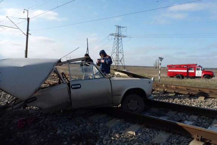 У Запорізькій області потяг протаранив автомобіль 