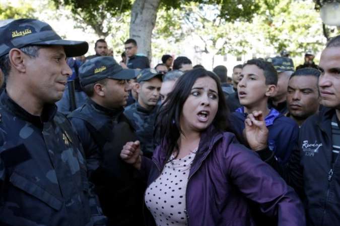 У Тунісі знову відбуваються протести і сутички із поліцією 