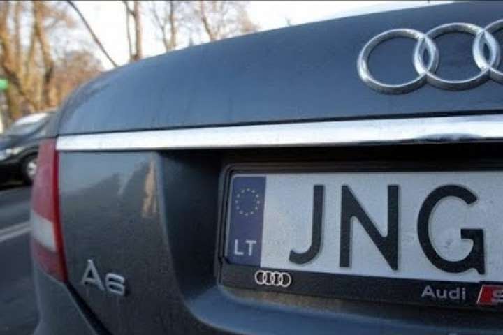 Окупанти на Донбасі «доять» власників автівок на «євробляхах»