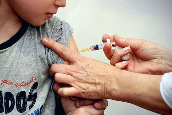Спалах кору: за чотири дні в столиці вакцинували 11 тисяч дітей 