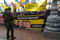 Мітинг біля Ради: активісти вимагають прийняти закони про Донбас та Антикорупційний суд 