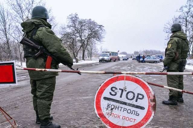 Окупанти заборонили своїм бюджетникам залишати «ДНР» 