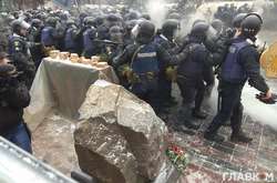 Сутички під Радою із застосуванням сльозогінного газу