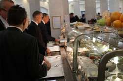 Влада виділила понад 2,4 млн грн на устаткування своїх їдалень