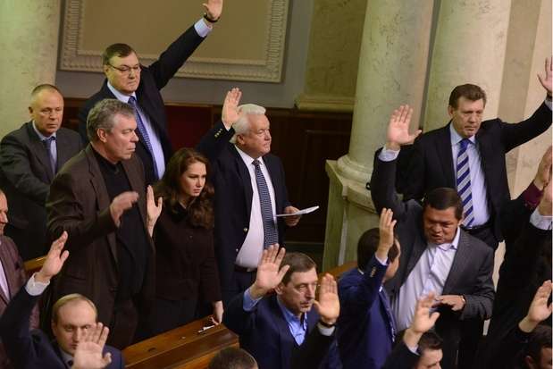 «Голосував би знову!». Як поживають депутати, що чотири роки тому ухвалили «диктаторські закони» Януковича