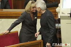 Кто сплетничал, а кто «стоял в сторонке»: отдохнувшие депутаты вернулись в Раду (фото)