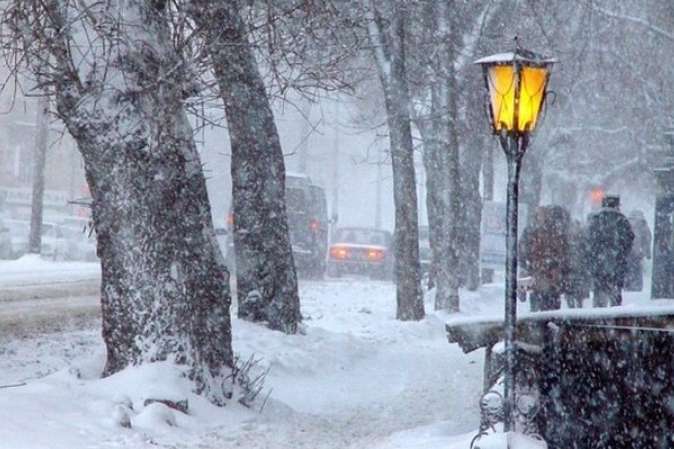 Сильні снігопади і хуртовини: на Україну суне циклон