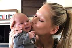 Энрике Иглесиас и Анна Курникова опубликовали первые снимки близнецов