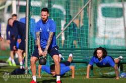 Як гравці «Динамо» в Іспанії на зборах залізо тягають (фото, відео)