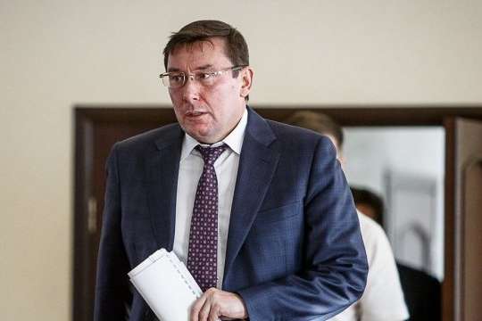 Луценко розповів про загрозу зняття арешту з рахунків Януковича