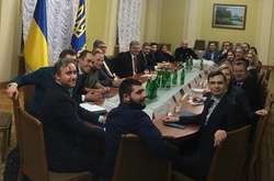 Порошенко 17 січня під час зустрічі з представниками неурядових організацій