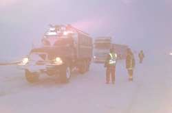 Непогода в Украине: в пяти областях запретили движение грузовиков