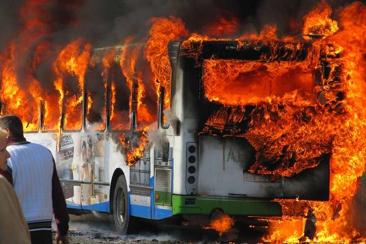 У Казахстані через пожежу в автобусі загинули 52 людини