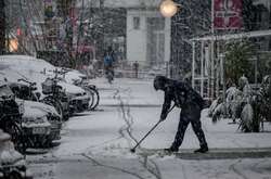 Німеччина готується до снігової бурі: школи вже не працюють 