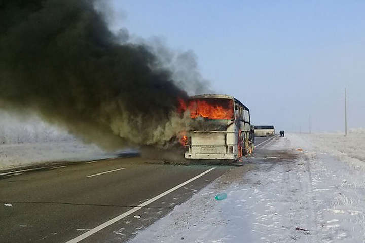 Страшна трагедія в Казахстані: 52 особи загинули через пожежу в автобусі