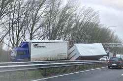  17 грузовиков перевернулись из-за порывов ветра 