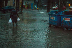 Одессу накрыли проливные дожди, город затопило (фото)