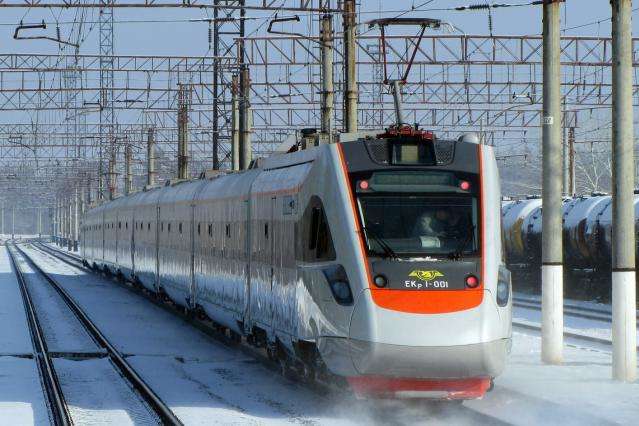Снігопади в Україні не вплинули на рух поїздів