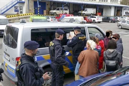 Чехія депортувала понад тисячу українців з польськими дозволами на роботу