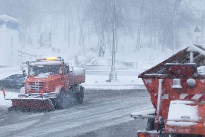 Столичні інспектори за погане прибирання снігу склали 313 попереджень, 584 приписи та 75 протоколів