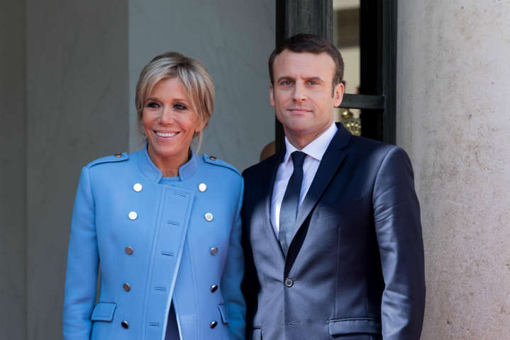 У Франції вийшла відверта біографія дружини президента