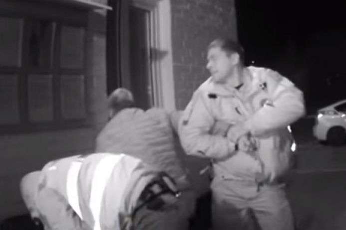 У Запоріжжі поліцейські шість годин катували водія: з'явилося відео