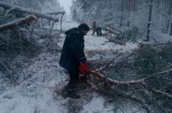 Через негоду без світла залишаються майже 400 населених пунктів