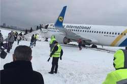 Літак, який прямував з Києва до Херсона, здійснив аварійну посадку в Одесі