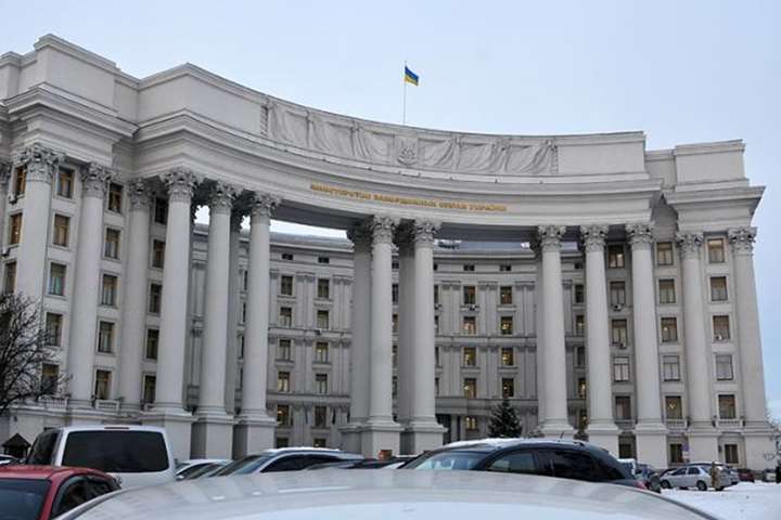 Україна посилить охорону дипустанов за кордоном