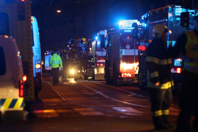 Двоє людей загинули під час пожежі в готелі у Празі