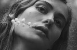 Російська співачка відзняла кліп на Личаківському кладовищі