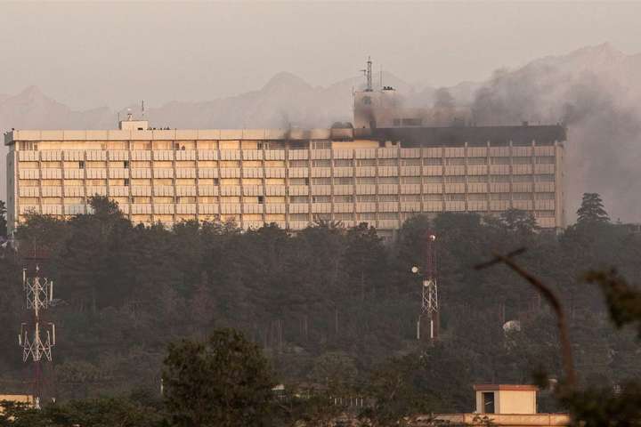 Щонайменше п’ятеро людей загинули внаслідок нападу на готель у Кабулі