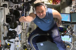Російський космонавт пролетів на пилососі на МКС