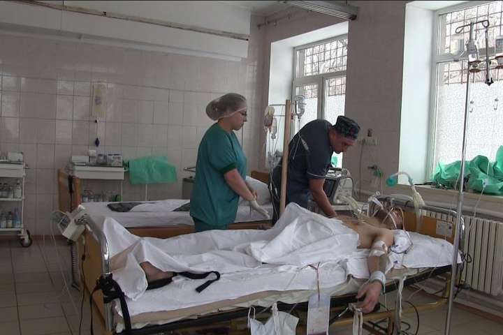 За життя російського диверсанта українські військові лікарі боролися сім годин