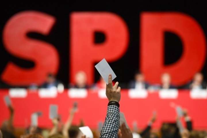 Соціал-демократи погодились на коаліційні переговори з партією Меркель
