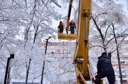 Негода в Україні: 174 населених пункти залишаються без електрики